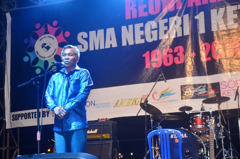 Bupati Martin rantan SH memberikan pengarahan pada Reuni SMAN I Ketapang dilapangan Tanjungpura
