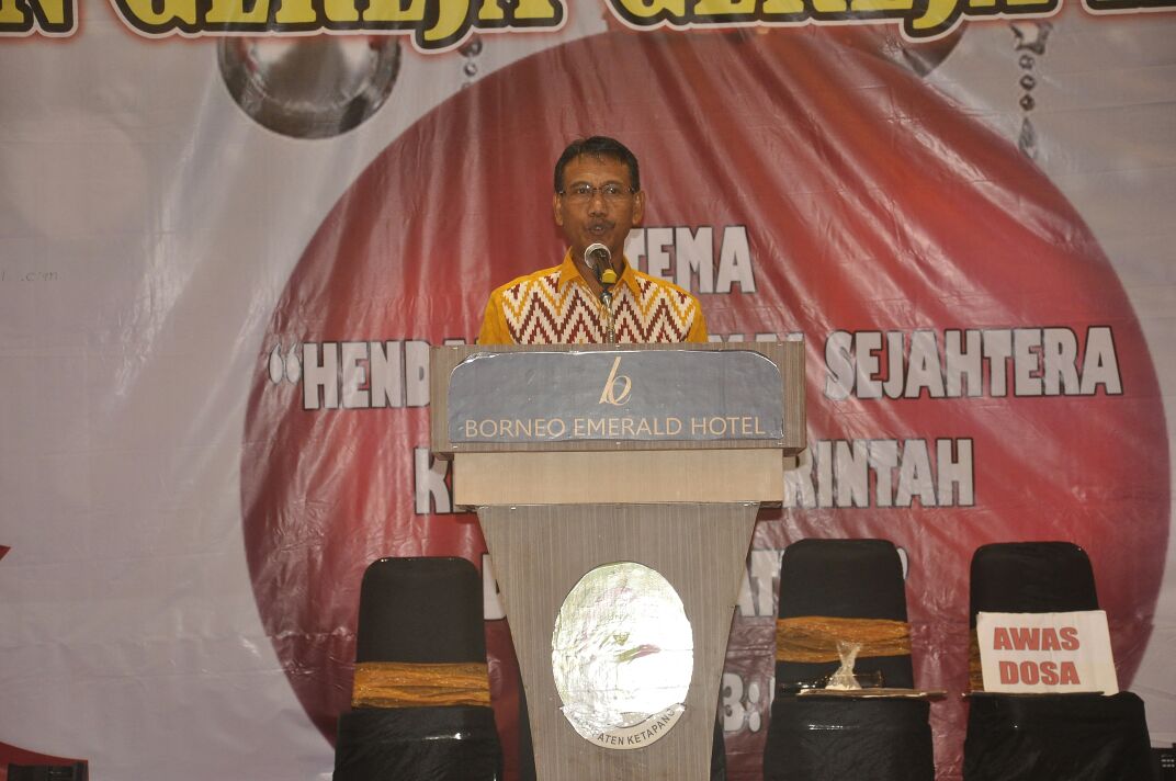 Asisten II Farhan SE.M.Si menyampaikan Sambutan Bupati pada perayaan Natal Oikoumene Persatuan Greja Kristen Kabupaten Ketapang (1)