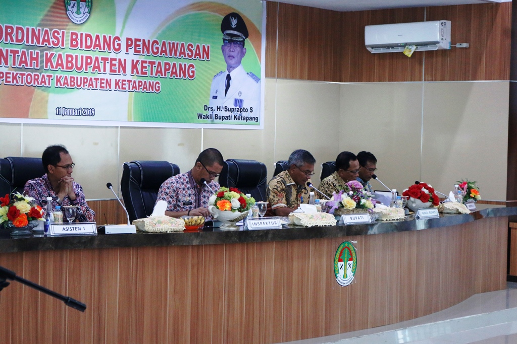 Bupati Martin rantan SH membuka rakor pengawasan Pemerintah Daerah tahun 2018 di lantai II ruang rapat Kantor Bupati Ketapang