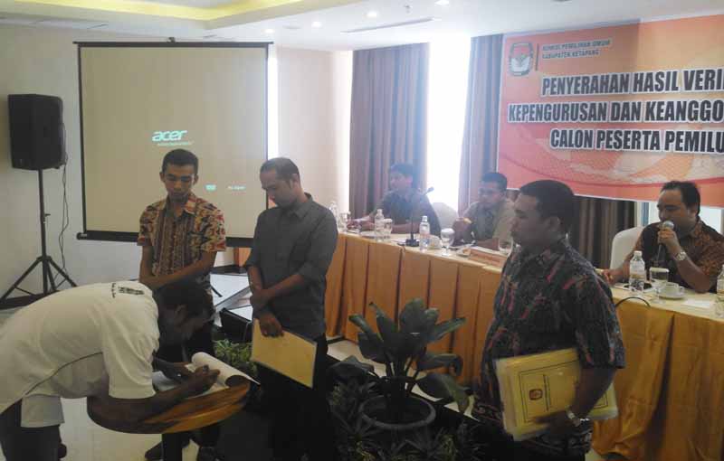 Penyerahan Hasil Verifikasi Parpol