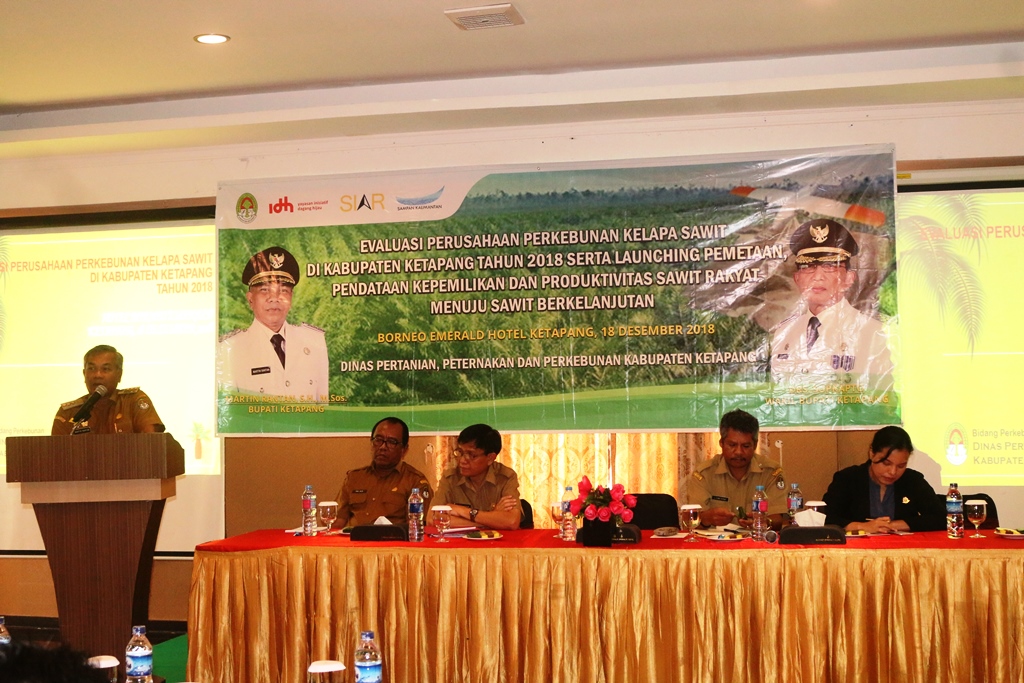 Bupati Martin Rantan memberikan arahan saat pelaksanaan louching pemetaan dan pendataan kepemilikan dan produkstifitas sawit di hotel Borneo Emerald ketapang