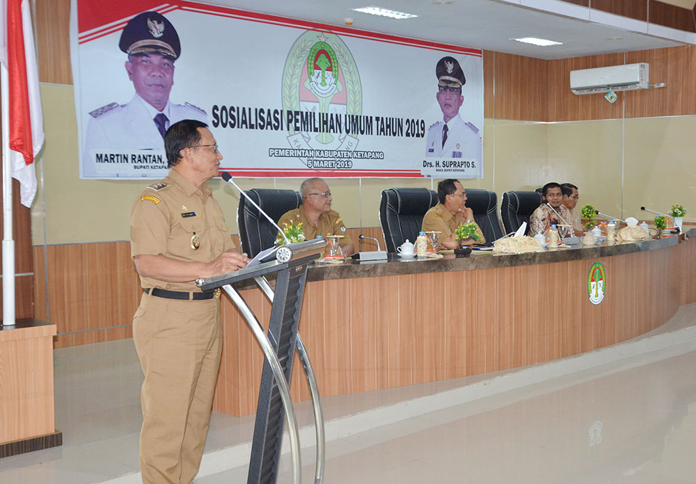 Wabup Drs H Suprapto membuka sosialisasi tata cara pelaksanaan Pemilu 2019 di Ruang rapat Kantor Bupati Ketapang