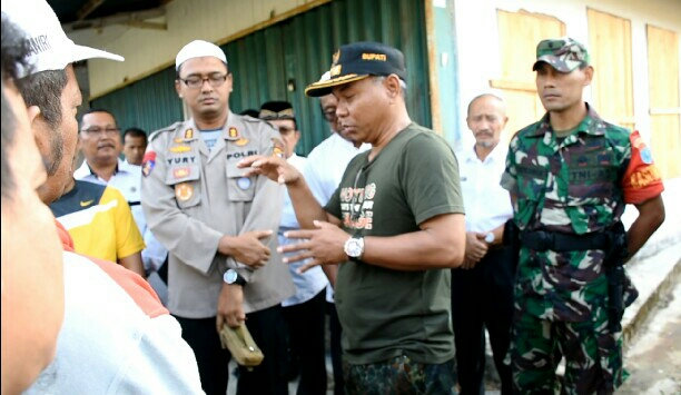 Bupati Martin Rantan, bersama forkopimda mengunjungi dan berdialog dengan pedagang pasar Rangga sentap....-1