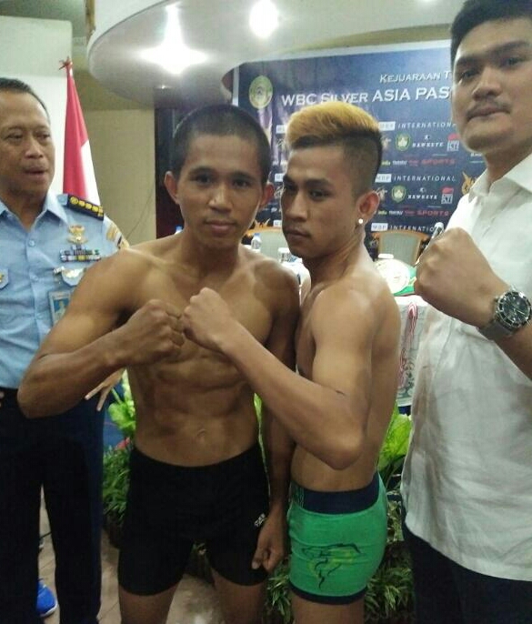 Ari Agustian Petinju Pontianak Menang KO