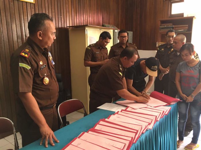 Kejaksaan Eksekusi 30 WNA Bayar Denda Rp 30 Juta