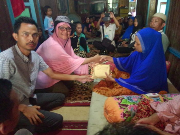 Tim Relawan Serahkan Dana Bantuan Kepada Keluarga Korban Tengelam