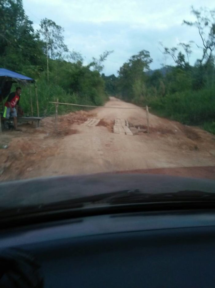 Banyak Pungutan di Jalan Provinsi Tanjung – Tumbang Titi