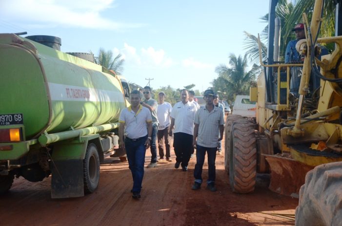 Bupati Tinjau Pembangunan Jalan Pelang- Batu Tajam