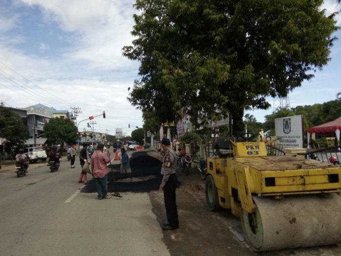 Aksi Sosial Khaidar Mubarak, Aspal Jalan Depan Polres Ketapang