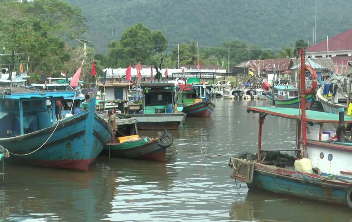 Cuaca Buruk, Puluhan Kapal Nelayan Bersandar Cuaca Buruk, Puluhan Kapal Nelayan Bersandar