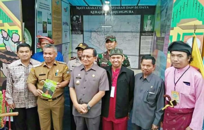 Angkat Sejarah Ketapang, Stand Ini Pertama Dikunjungi Bupati