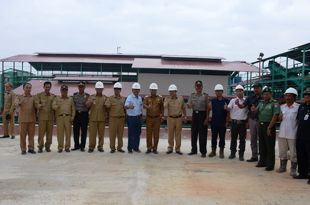 Bupati Tinjau Pabrik Sawit PT ISL Bupati Tinjau Pabrik Sawit PT ISL