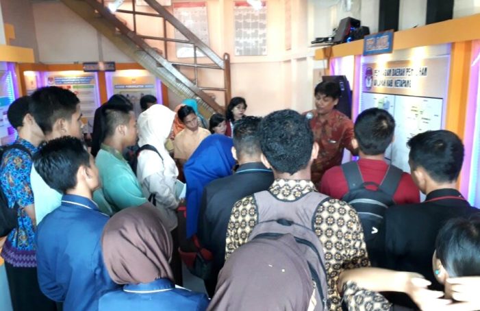 OSIS Menengah Atas Diajak Melek Demokrasi