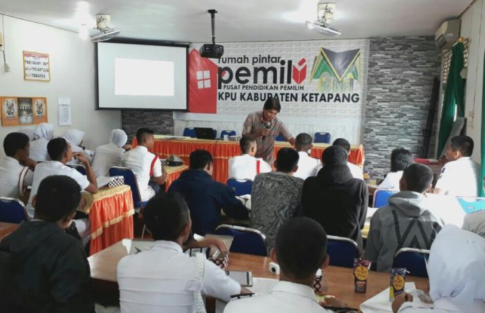 Pendidikan Demokrasi Interaktif Bersama Pelajar