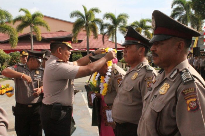 Kapolres Pimpin Upacara Pelepasan Enam Anggota Purna Bhakti