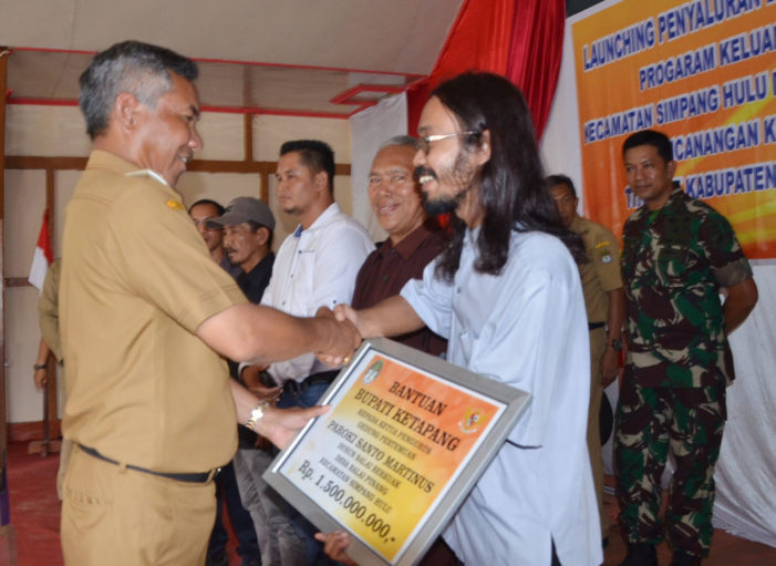 Bupati Launching Penyaluran Bantuan Non Tunai PKH di Simpang Hulu