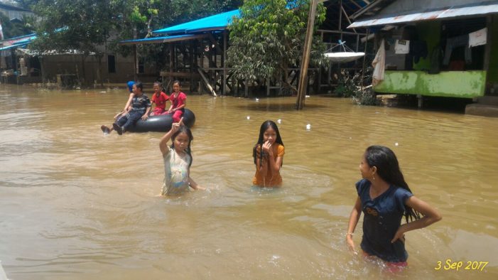 Tiga Ton Beras Siap Didistribusikan Ke Korban Banjir