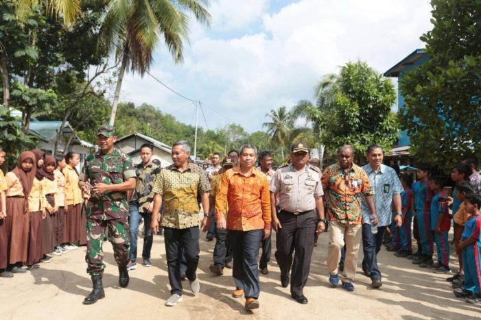 Program Jaringan Listrik di 33 Desa di Kalbar Diresmikan