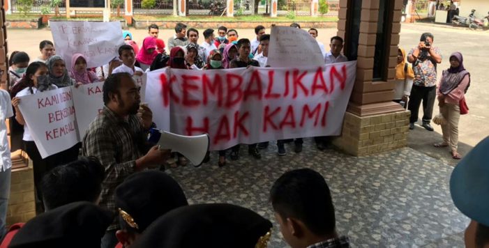 Aksi Damai Tenaga Kesehatan di Gedung Rakyat
