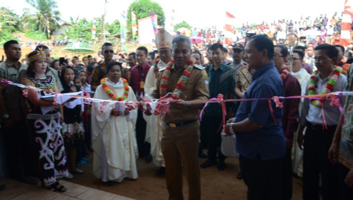 Uskup dan Bupati Ketapang Resmikan Gereja Santo Thomas