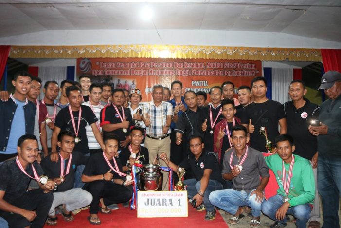 Martin Rantan Serahkan Hadiah Open Tournament Sandai Cup