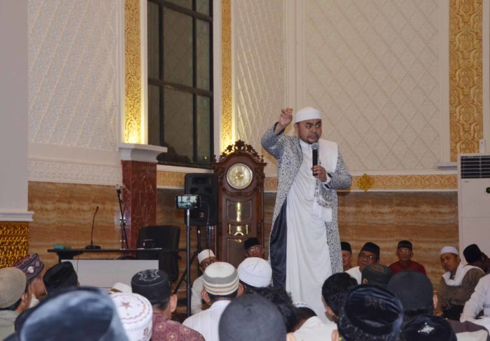 Ustad Pantun Berikan Tausiyah di Masjid Agung Al-Ikhlas Ketapang