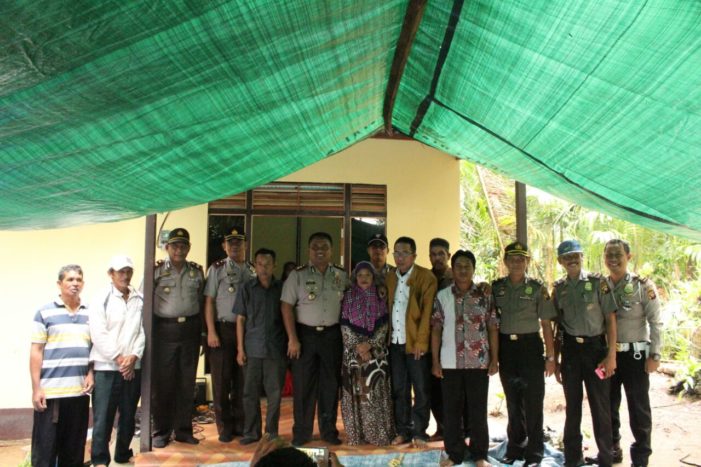Bantu Warga Kurang Mampu, Polres Ketapang Lakukan Bedah Rumah
