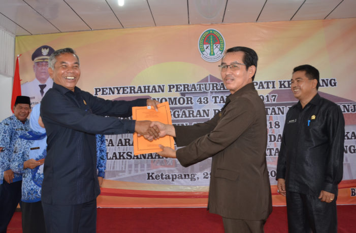 Bupati Serahkan Penjabaran APBD TA 2018 Kepada Kepala SKPD