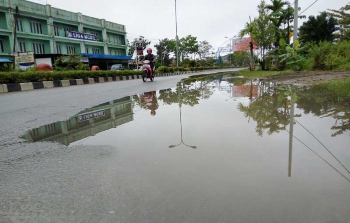 Jalan Dalam Kota Bergelombang Bahayakan Pengendara