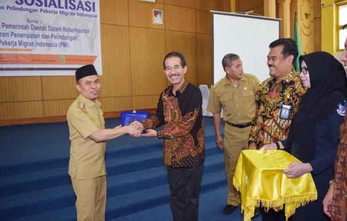 Minta Kades Kawal Legalitas Calon TKI