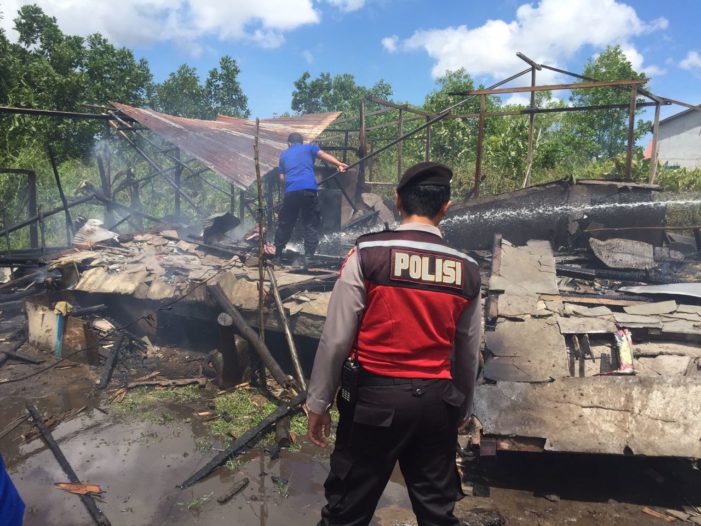 Satu Rumah Terbakar Di Jalan Karya Tani