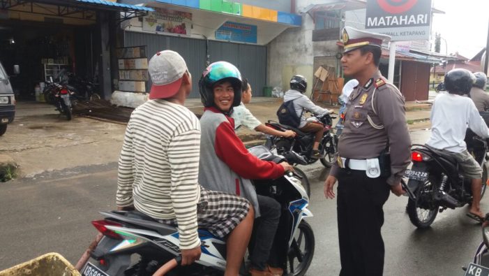 Satlantas Polres Ketapang Sosialisasi Masif Helm Ganda
