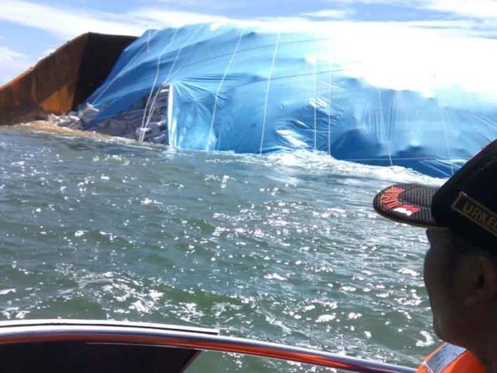 Tongkang Bermuatan 5.150 Ton Pupuk Sawit Tengelam