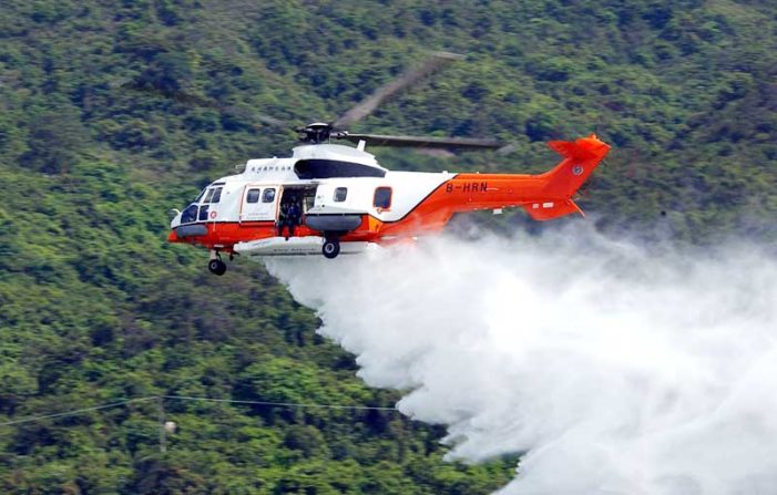 Helikopter Pemadam Kebakaran Terus Patroli