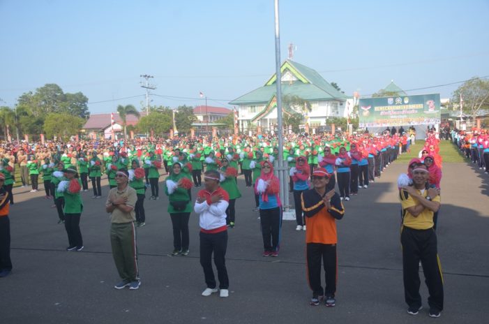 Ribuan Peserta Ikuti Senam Massal Gemu Pamire