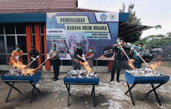 Ratusan Ribu Batang Rokok Ilegal Dimusnahkan