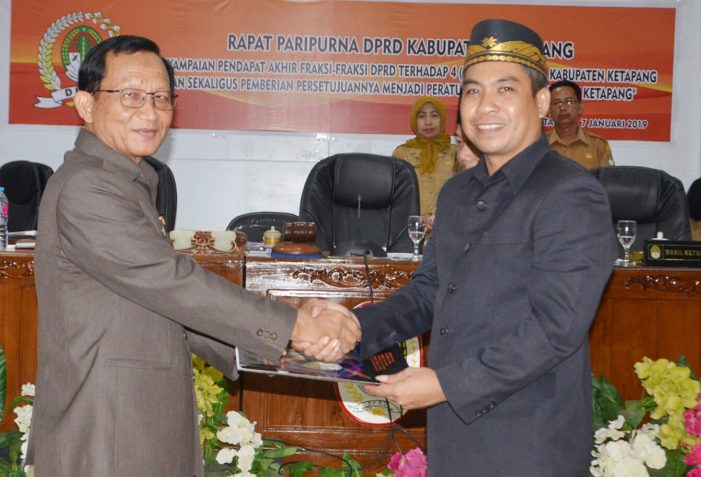 DPRD Ketapang Berikan Persetujuan Penetapan Empat Raperda Menjadi Perda