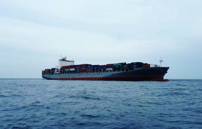 Belasan Kapal Besar Kandas Di Muara Laut Sukabangun