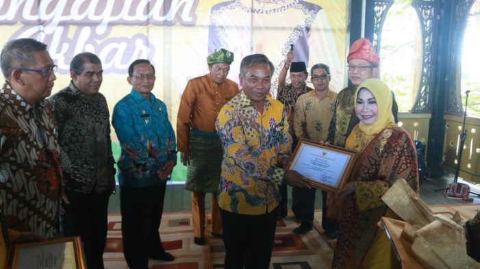 Gubernur Kunjungi Morkes Effendi, Sekaligus Hadiri Peresmian Jembatan Kuning Kyai Mangku Negeri
