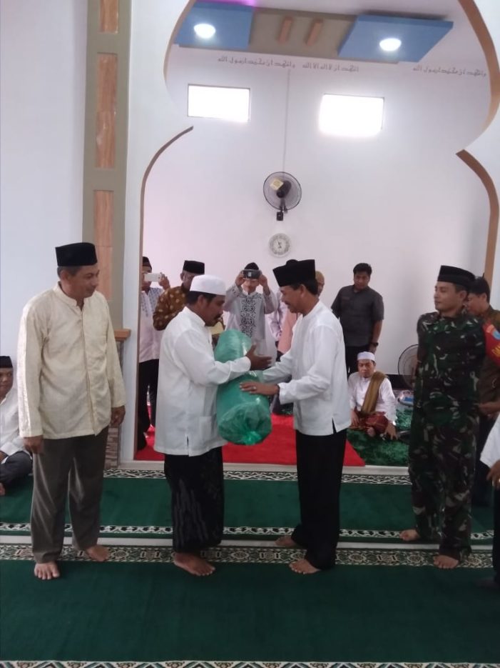 Safari Ramadhan, Pemkab Bantu Sajadah dan Porselen ke Surau Babusalam