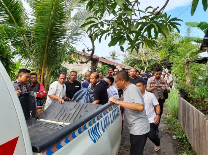 Kecebur Ke Sungai Pawan, Pensiunan Pegawai Negeri Meninggal