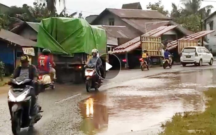Saat Hujan, Di Jalan WR Supratman Ada Kolam
