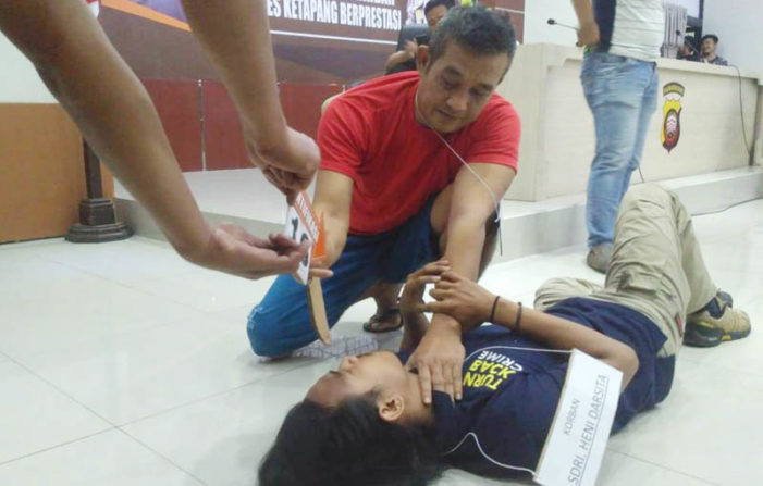 Polres Ketapang Gelar Reka Ulang Pembunuhan IRT Oleh Suaminya
