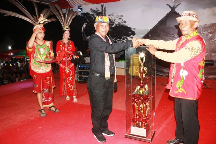 Bupati Resmi Tutup Gawai Adat Dayak Ke VII