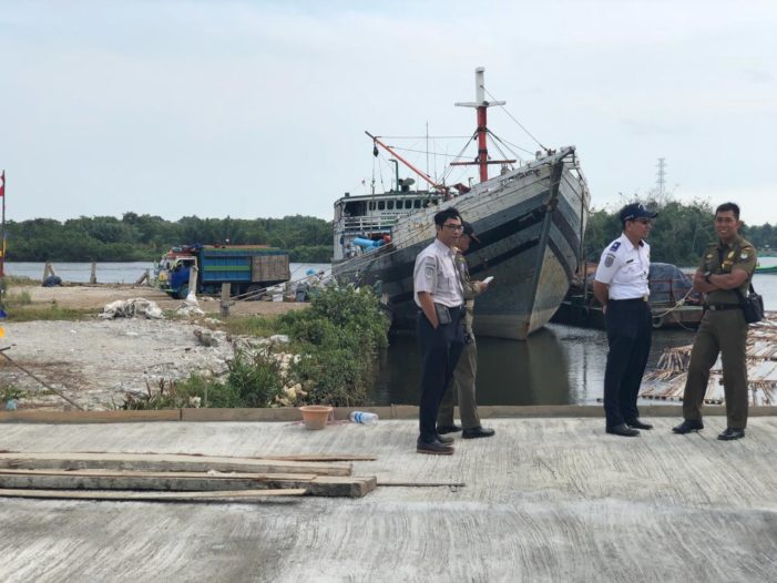 Dishub, Satpol PP Pasang Rambu Larangan di Terminal Khusus Ilegal