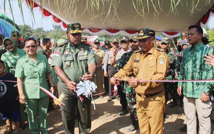Pangdam Tanjungpura Resmikan Jalan Penghubung Desa Batu Lapis – Beginci
