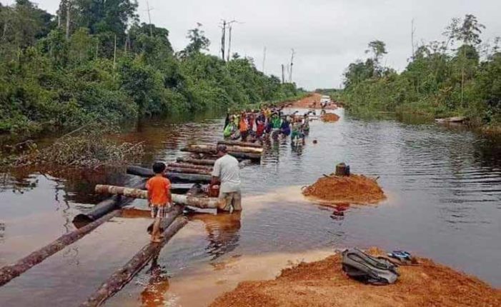 Bentuk Protes, Warga Bangun Jembatan Sementara di Lokasi Proyek Rp 14 Miliar