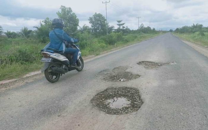 Belum Selesai Dikerjakan, Proyek Pelang – Batu Tajam Mulai Rusak