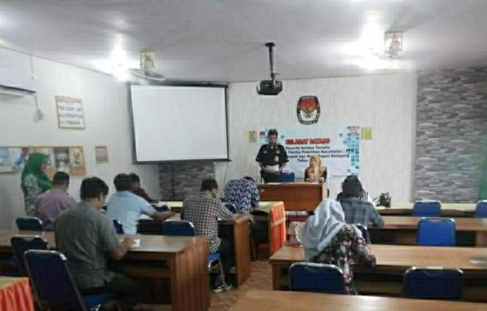 Panwascam Benua Kayong Awasi Tes Calon Anggota PPK