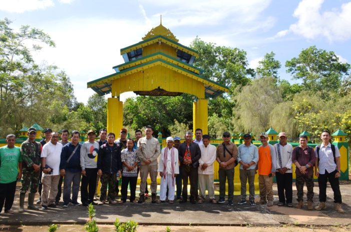Bupati Kunjungi Makam Raja Tanjungpura